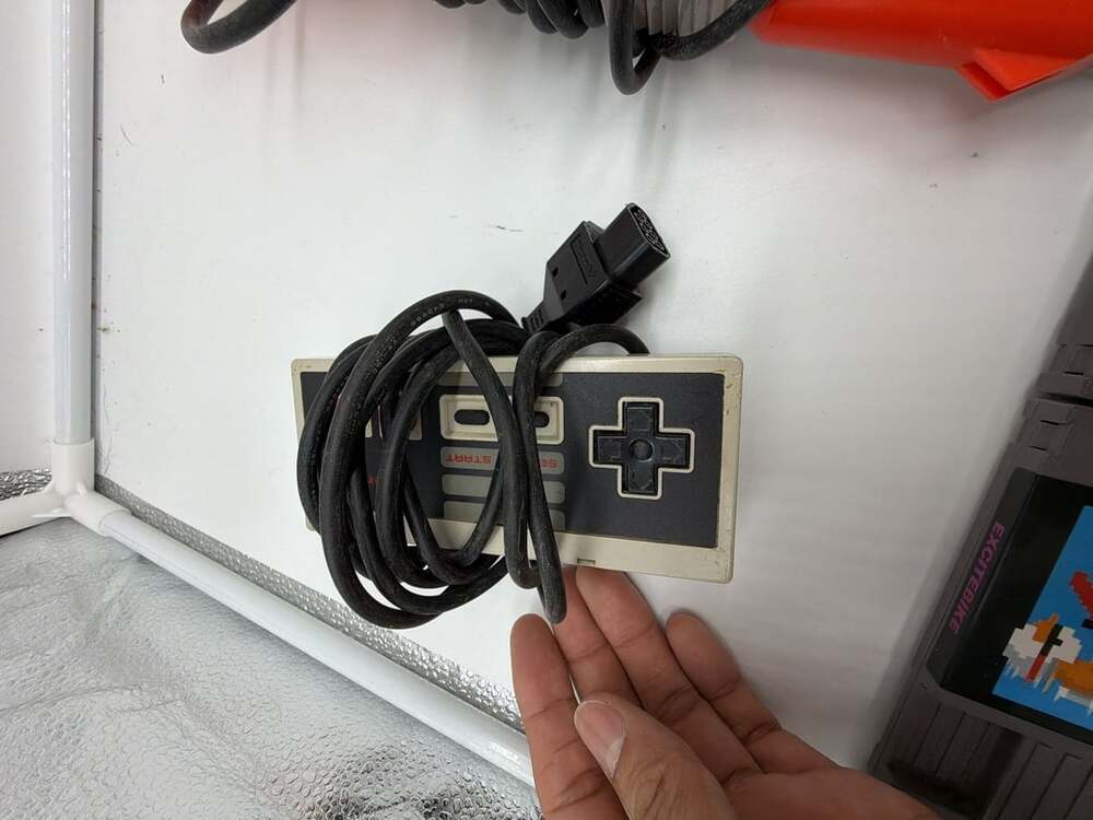 Nintendo NES Video Game System Bundle with Controllers Zapper +Games (Untested) - Picture 16 of 16